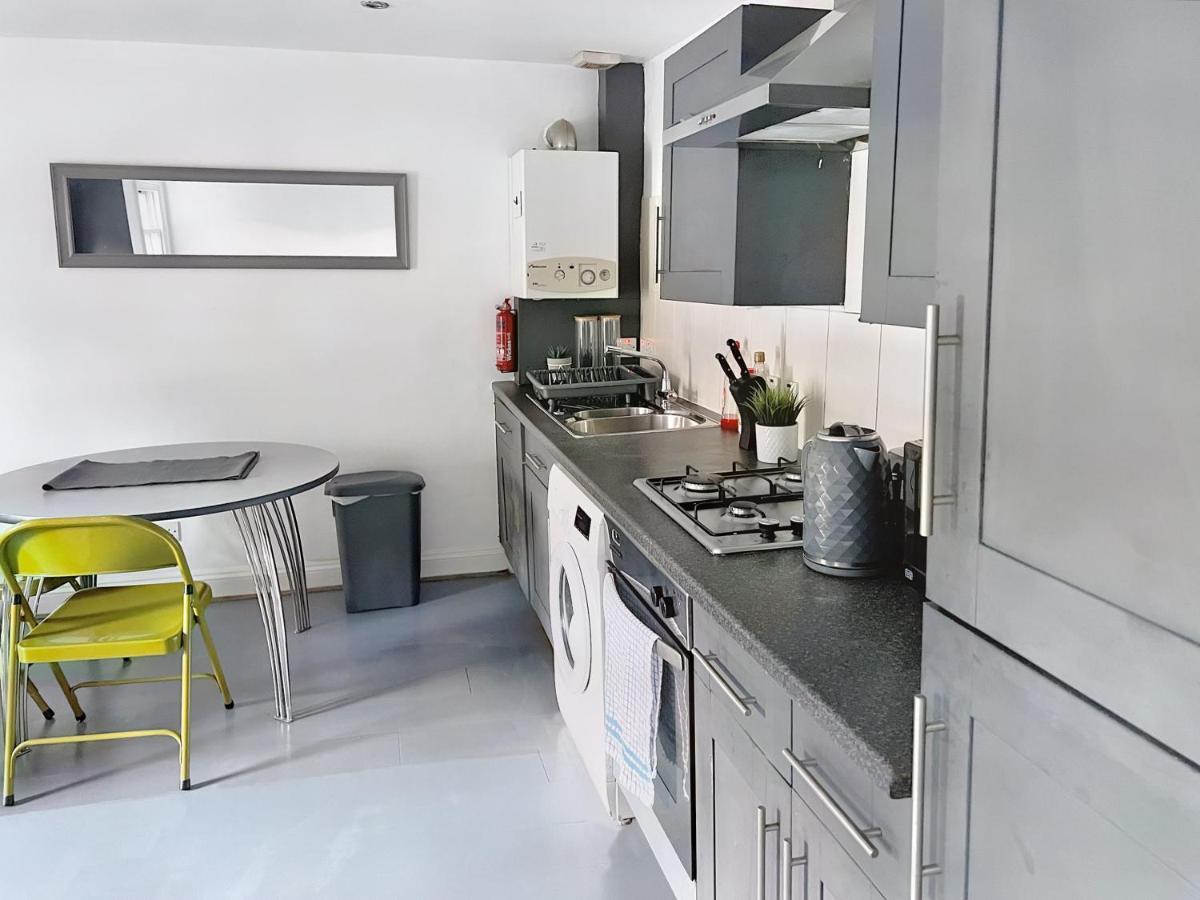Lovely 2-Bedroom Serviced Apartment Greater London Eksteriør bilde