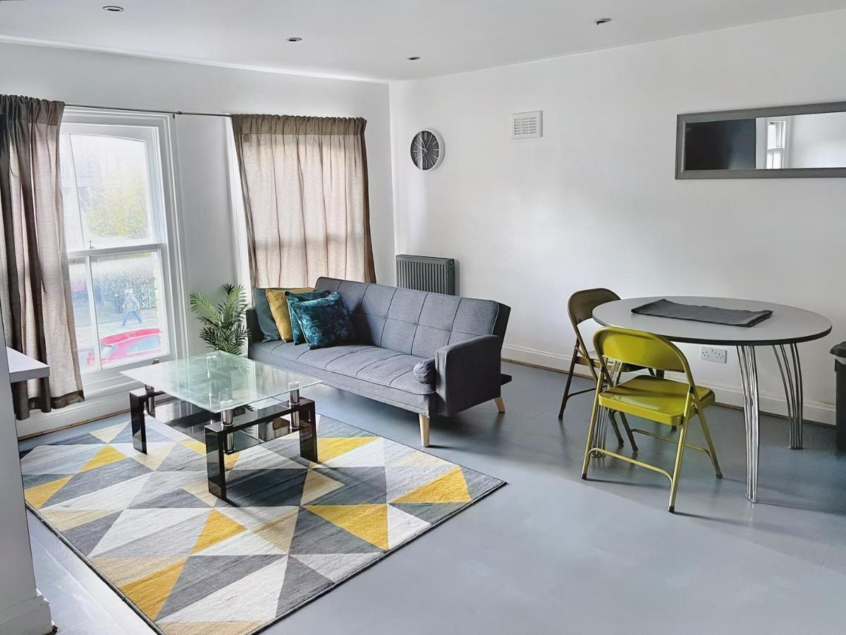 Lovely 2-Bedroom Serviced Apartment Greater London Eksteriør bilde