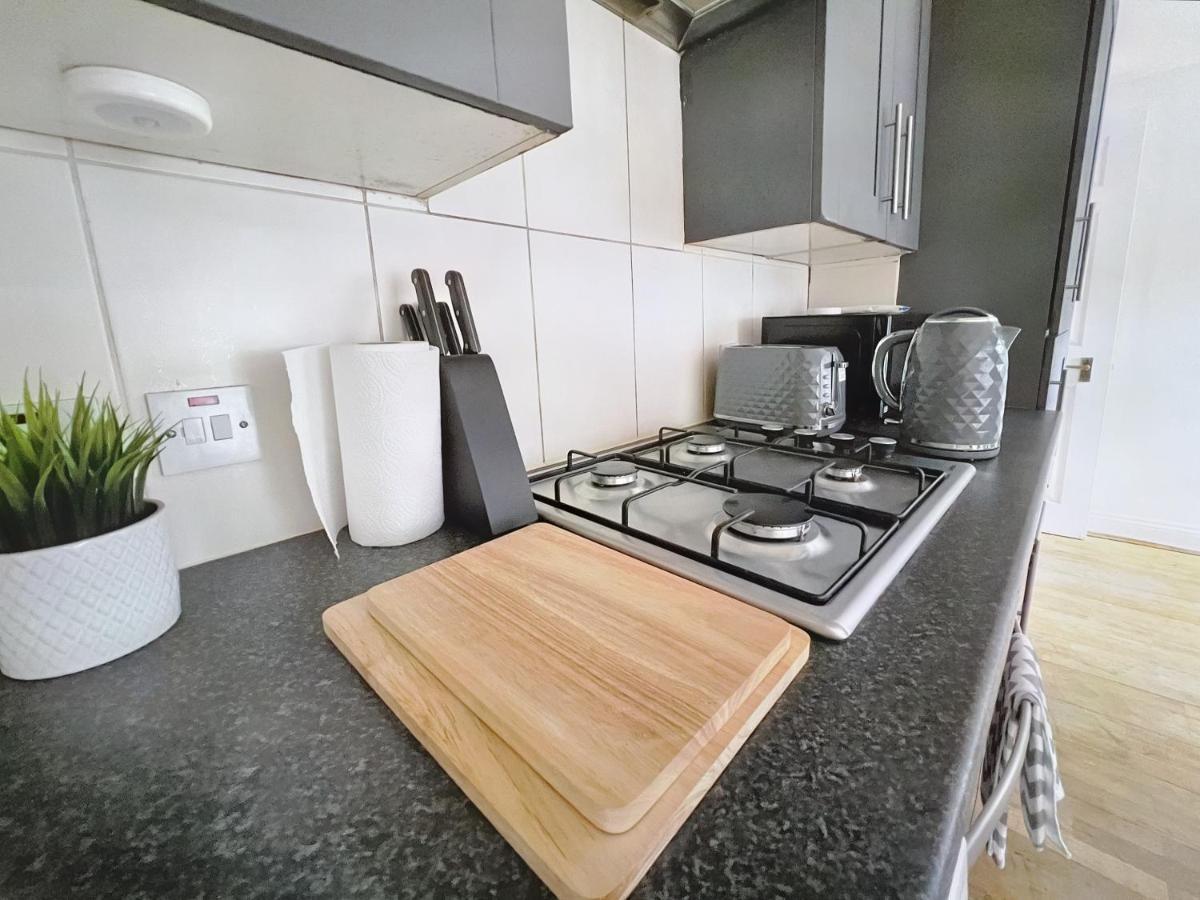 Lovely 2-Bedroom Serviced Apartment Greater London Eksteriør bilde