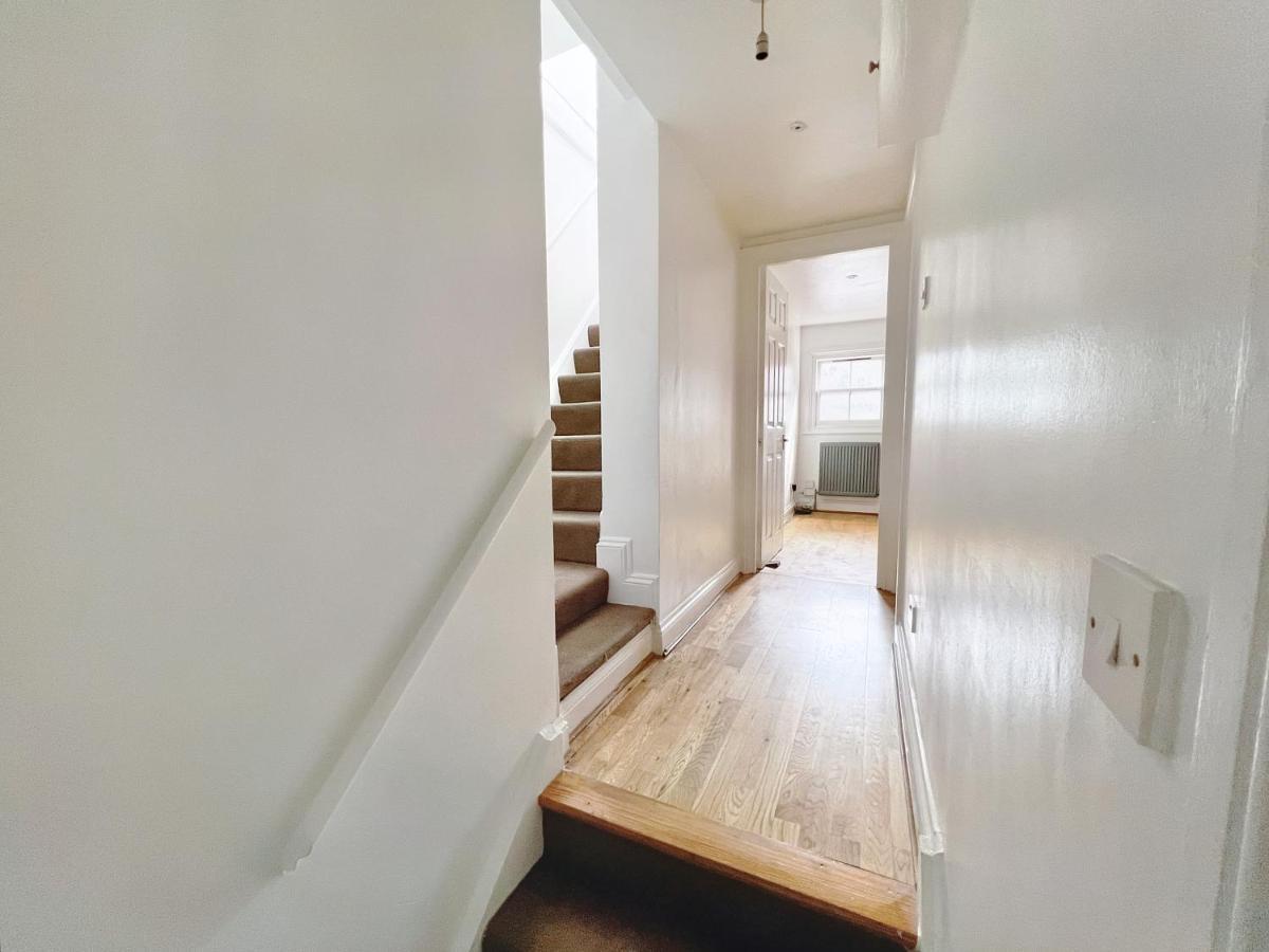 Lovely 2-Bedroom Serviced Apartment Greater London Eksteriør bilde