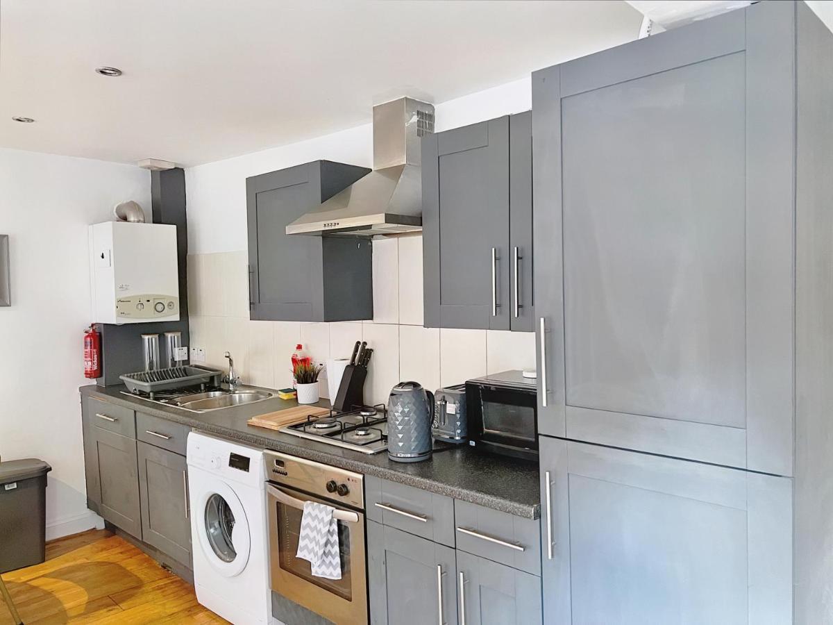 Lovely 2-Bedroom Serviced Apartment Greater London Eksteriør bilde