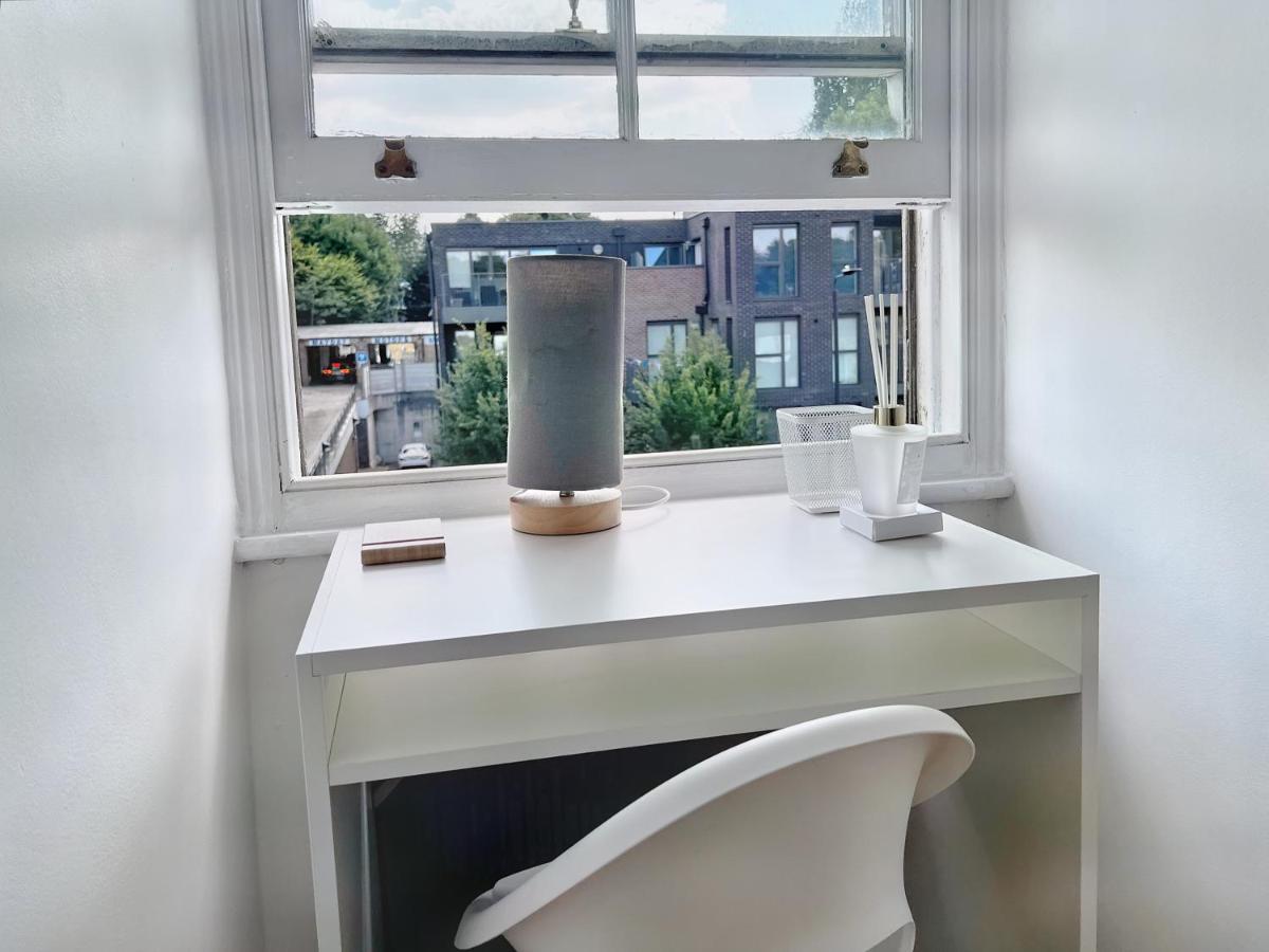 Lovely 2-Bedroom Serviced Apartment Greater London Eksteriør bilde